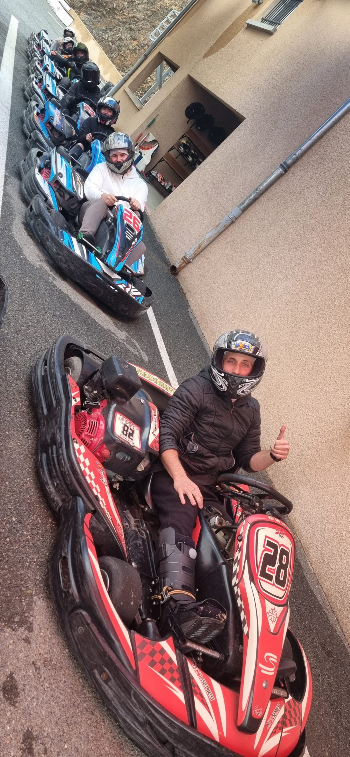 Kart en tête de file et notre  kart Handisport